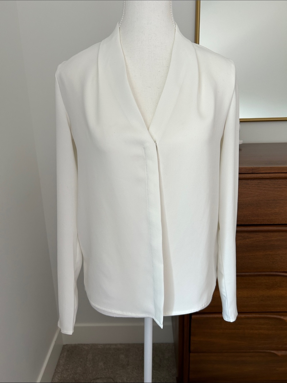 Babaton Cream V-Neck Long-Sleeve Blouse